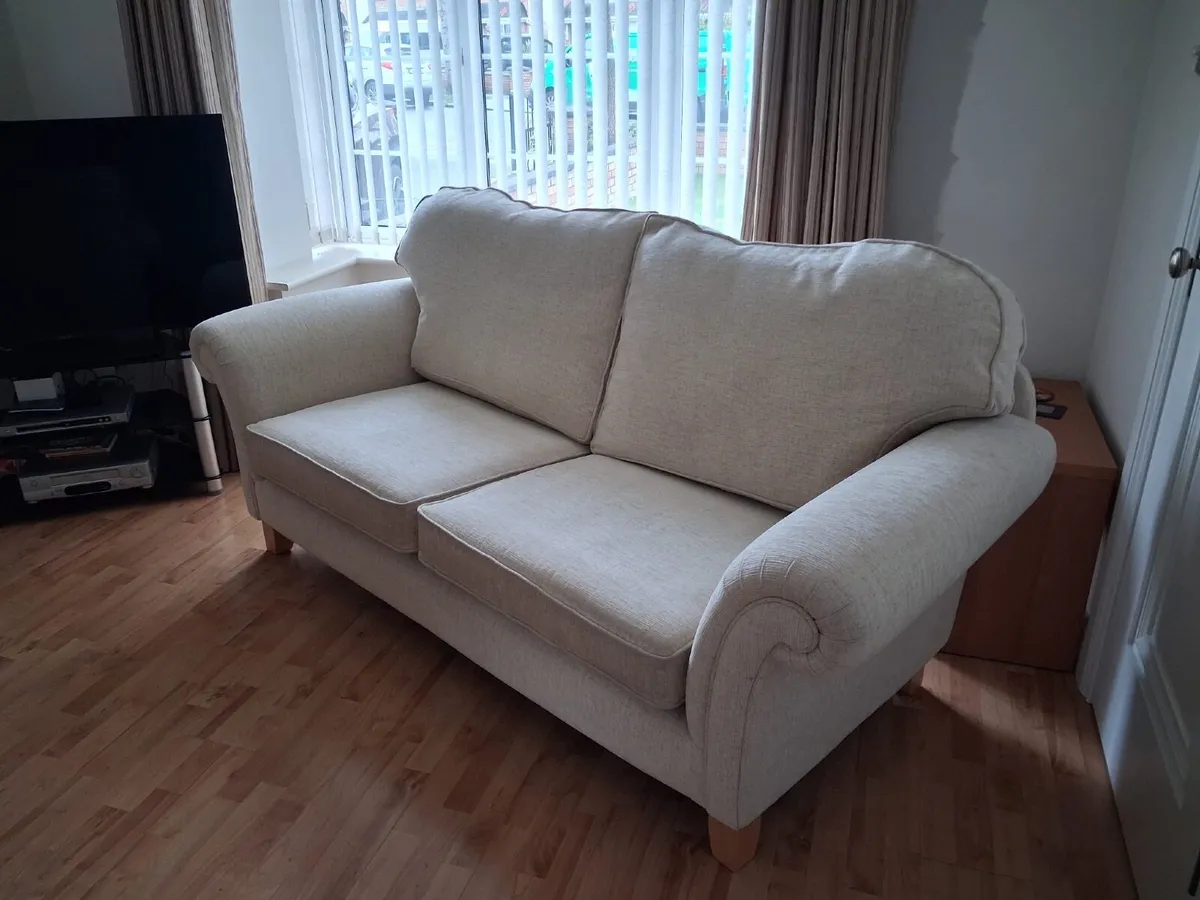 3 seater sofa and 2 armchairs - Image 1