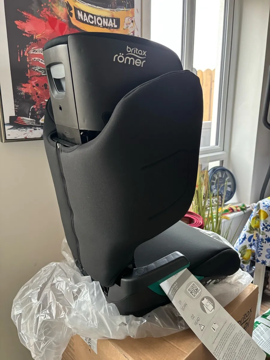 Britax Römer Adventure Plus Car Seat Black - Image 4