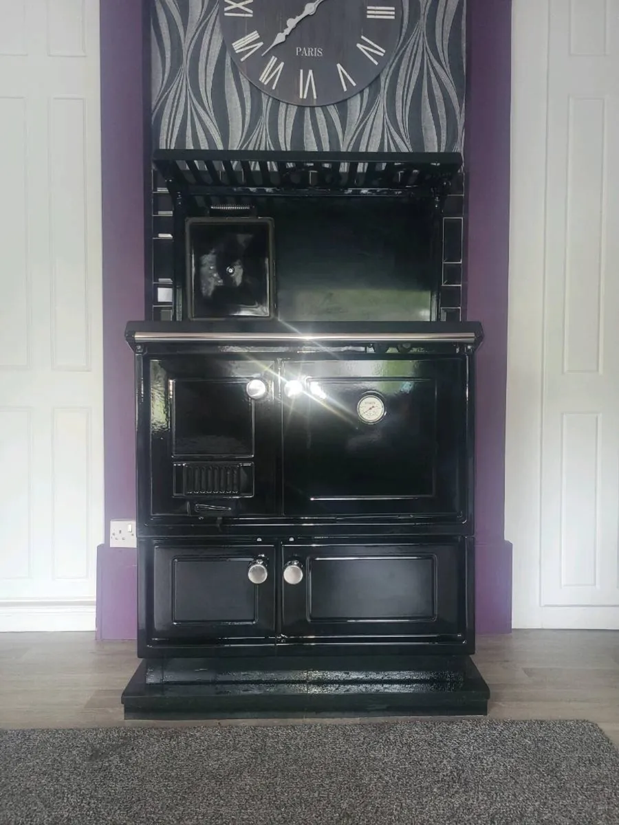 Stanley 90 solid fuel range - Image 1