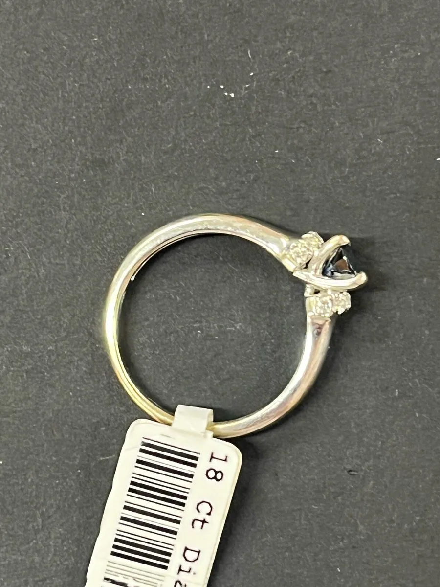 18k white gold ring with sapphire and diamonds. - Image 3