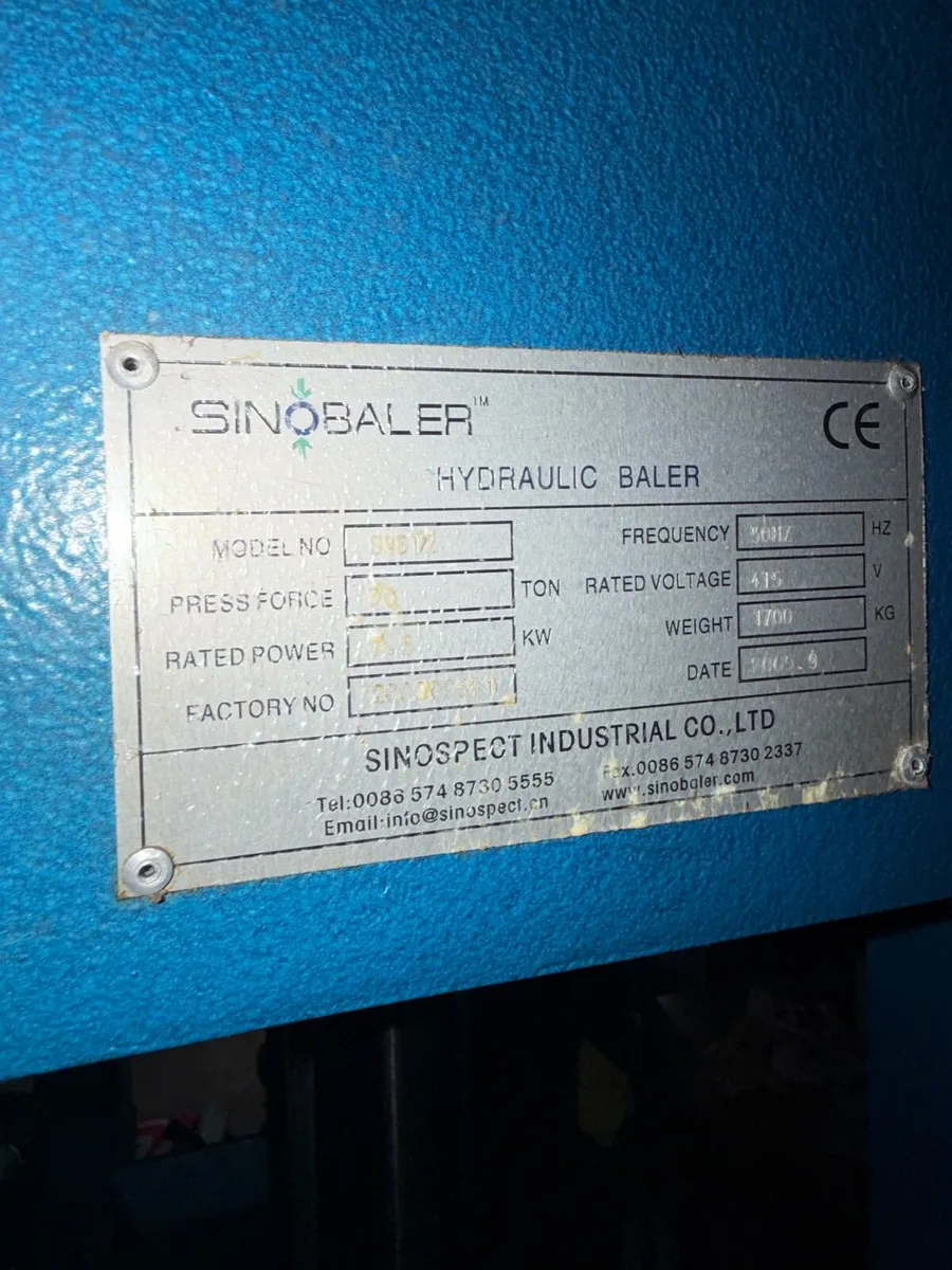 Clothes baler - Image 1