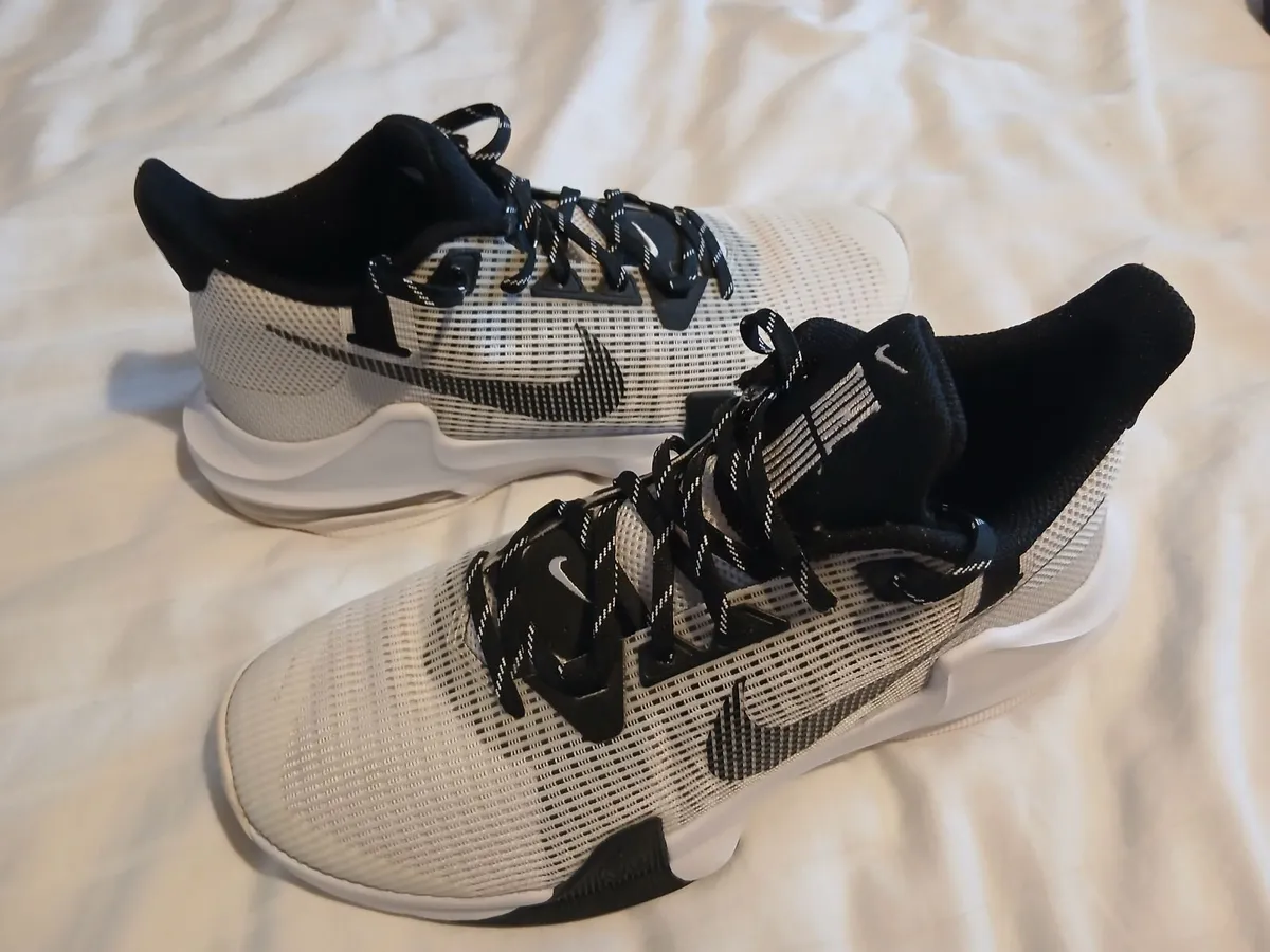 Basketball shoes - Image 3