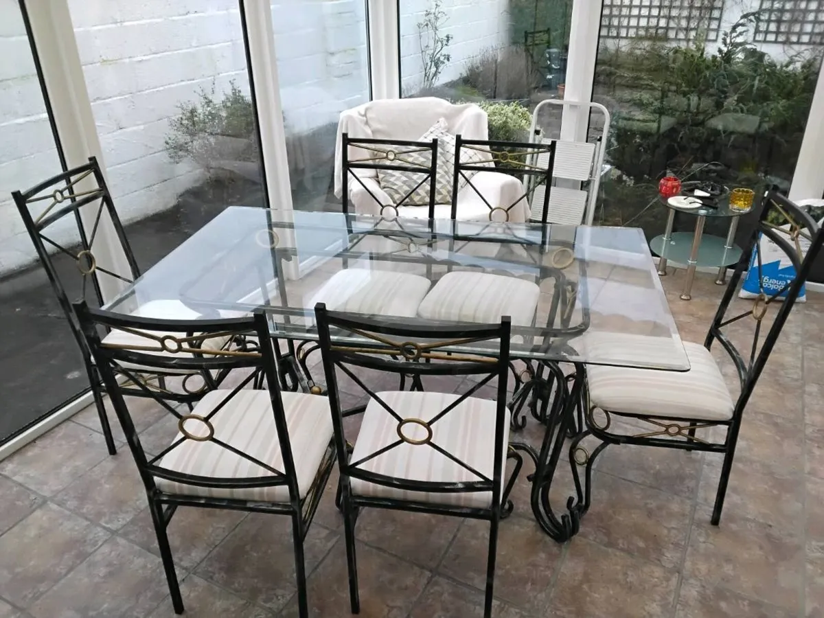 Table and 6 chairs - Image 4