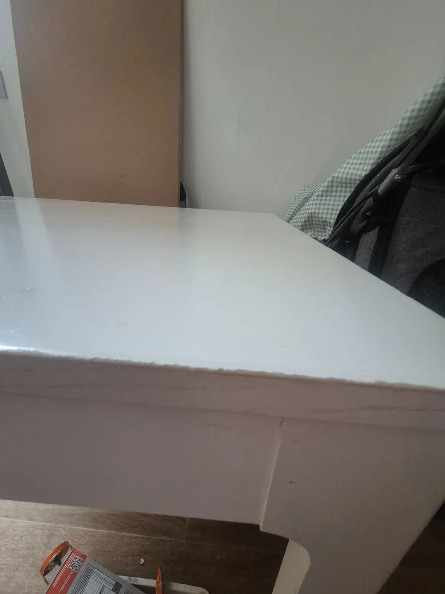 Square table and 2 chairs  **FREE** - Image 2