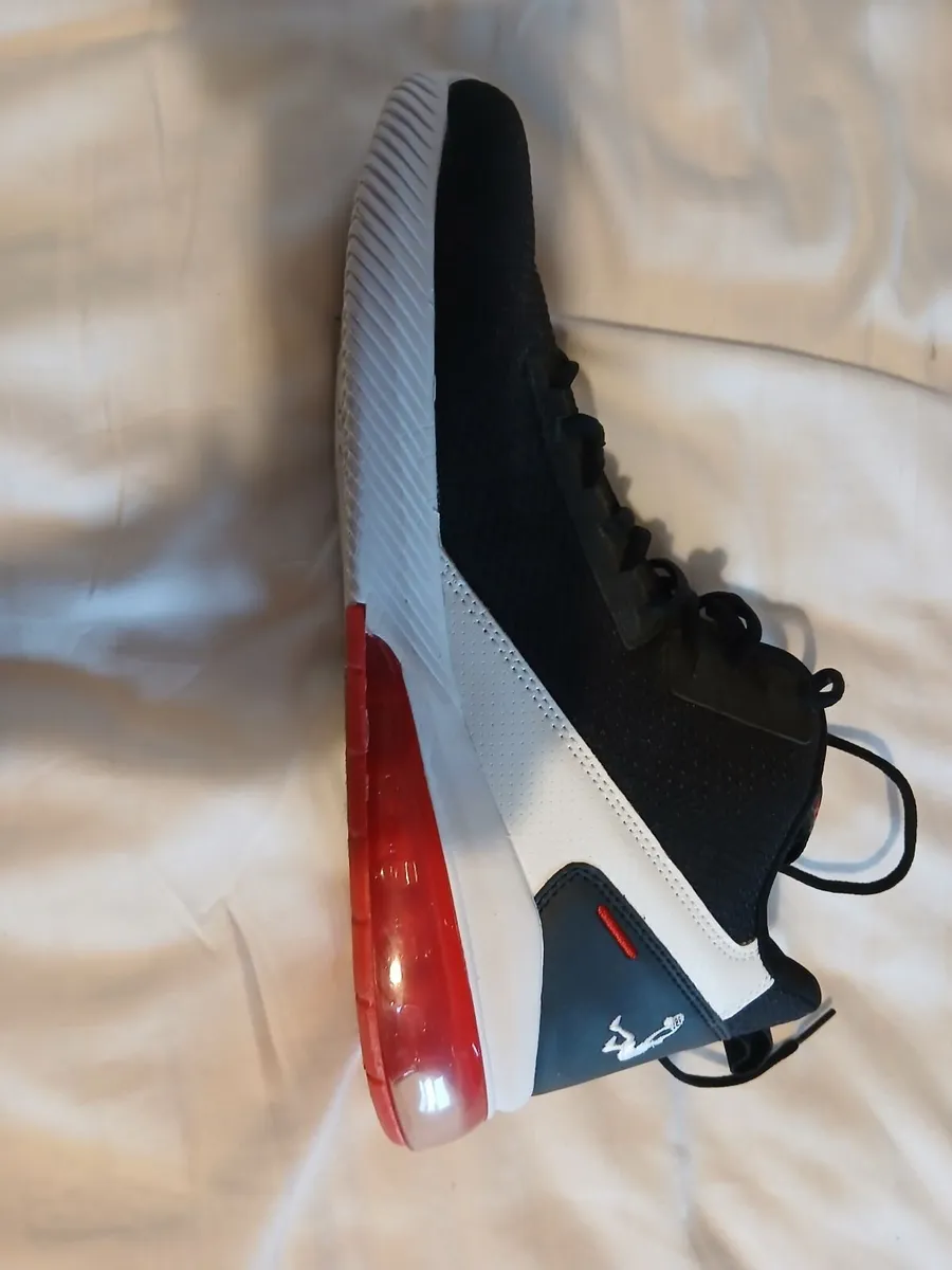 Basketball shoes - Image 2