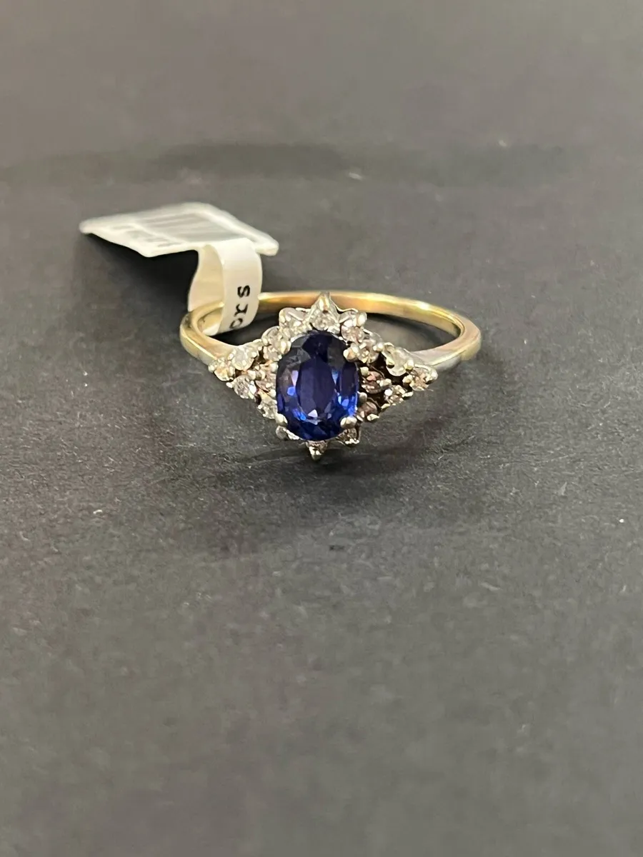 9k gold ring with sapphire and diamonds. - Image 2