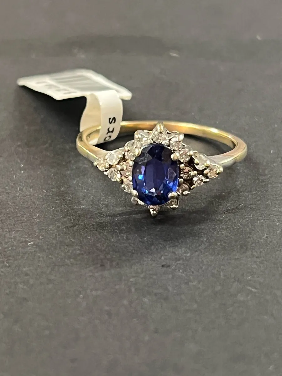 9k gold ring with sapphire and diamonds. - Image 3