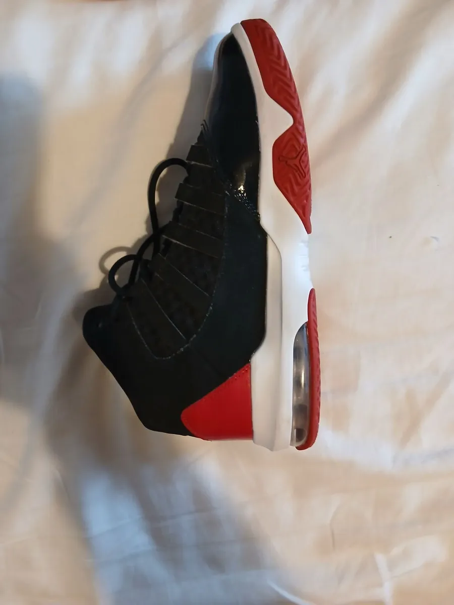 Basketball shoes - Image 2