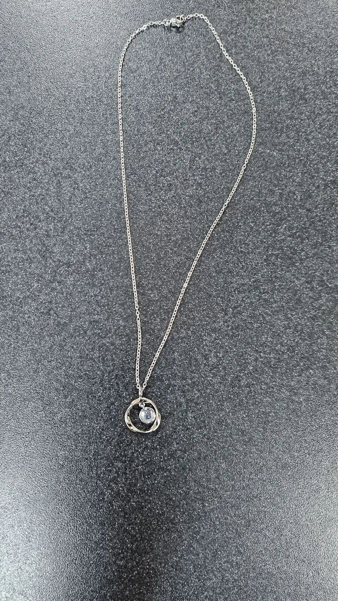 Chain and pendant - Image 2