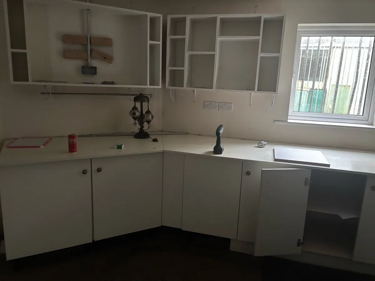 Workshop fittings for flower shop - Image 4