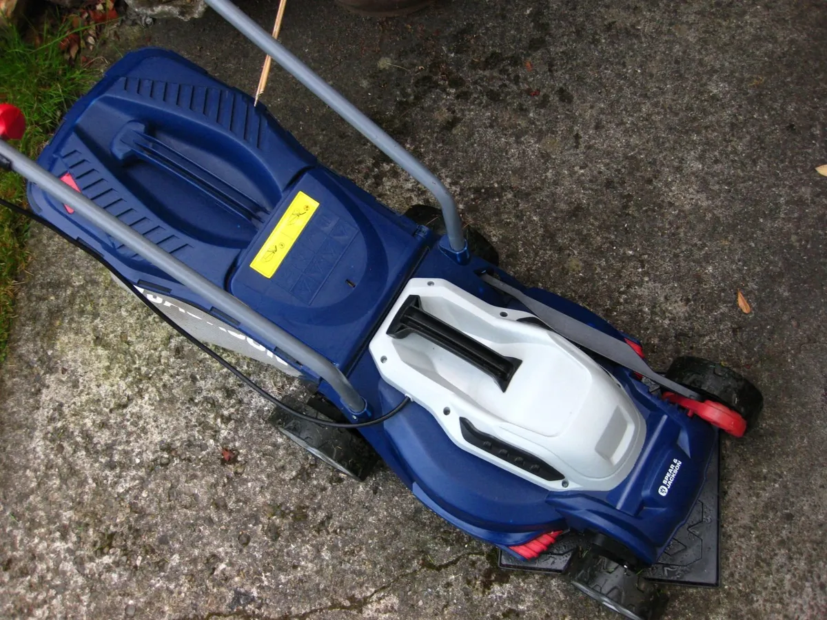 2023 Spear & Jackson Quality Electric Lawnmower. - Image 2