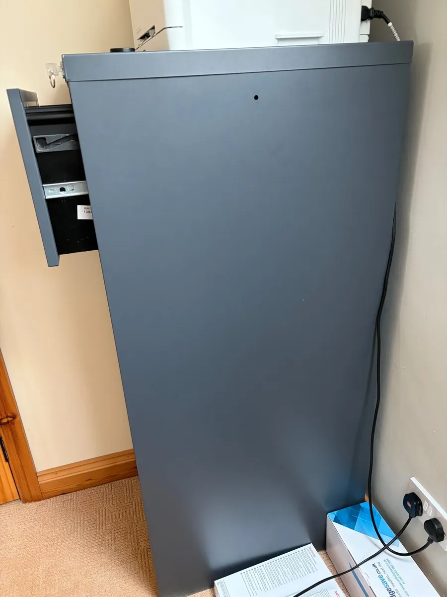 Filing cabinet - Image 1