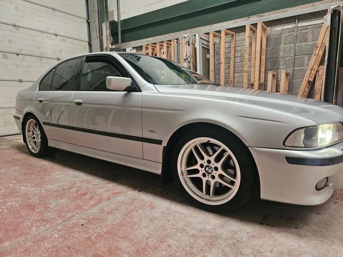 BMW e39 540i v8 2001 - Image 1