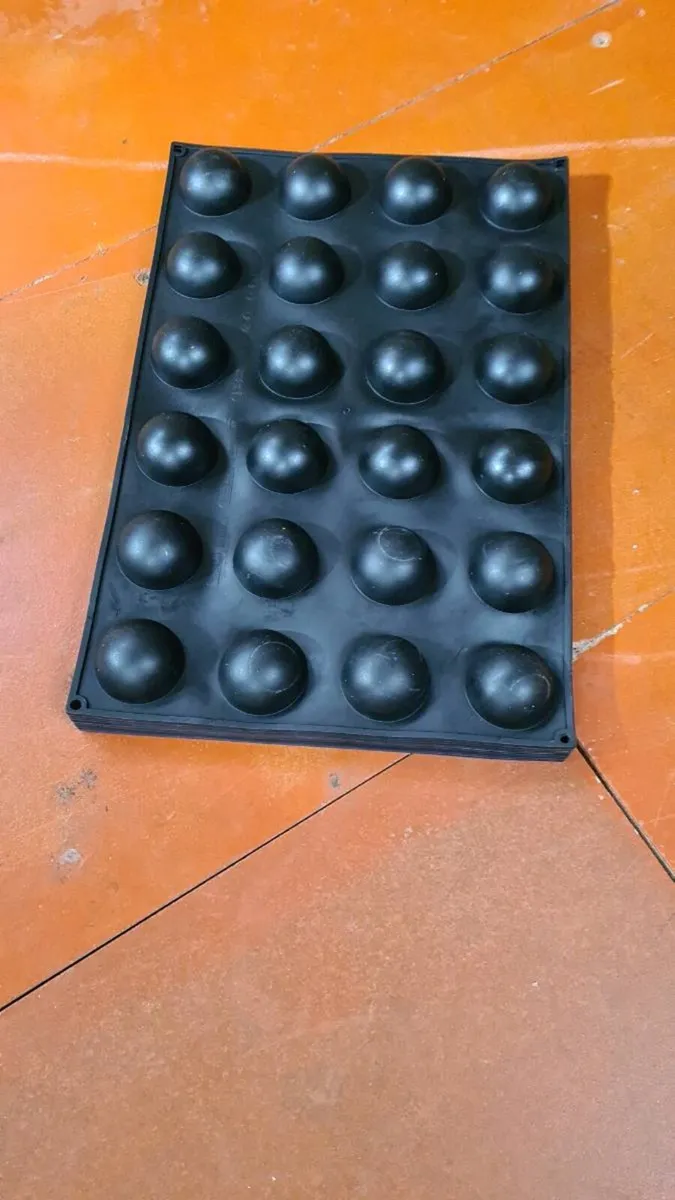 Silicone dome mould - Image 1