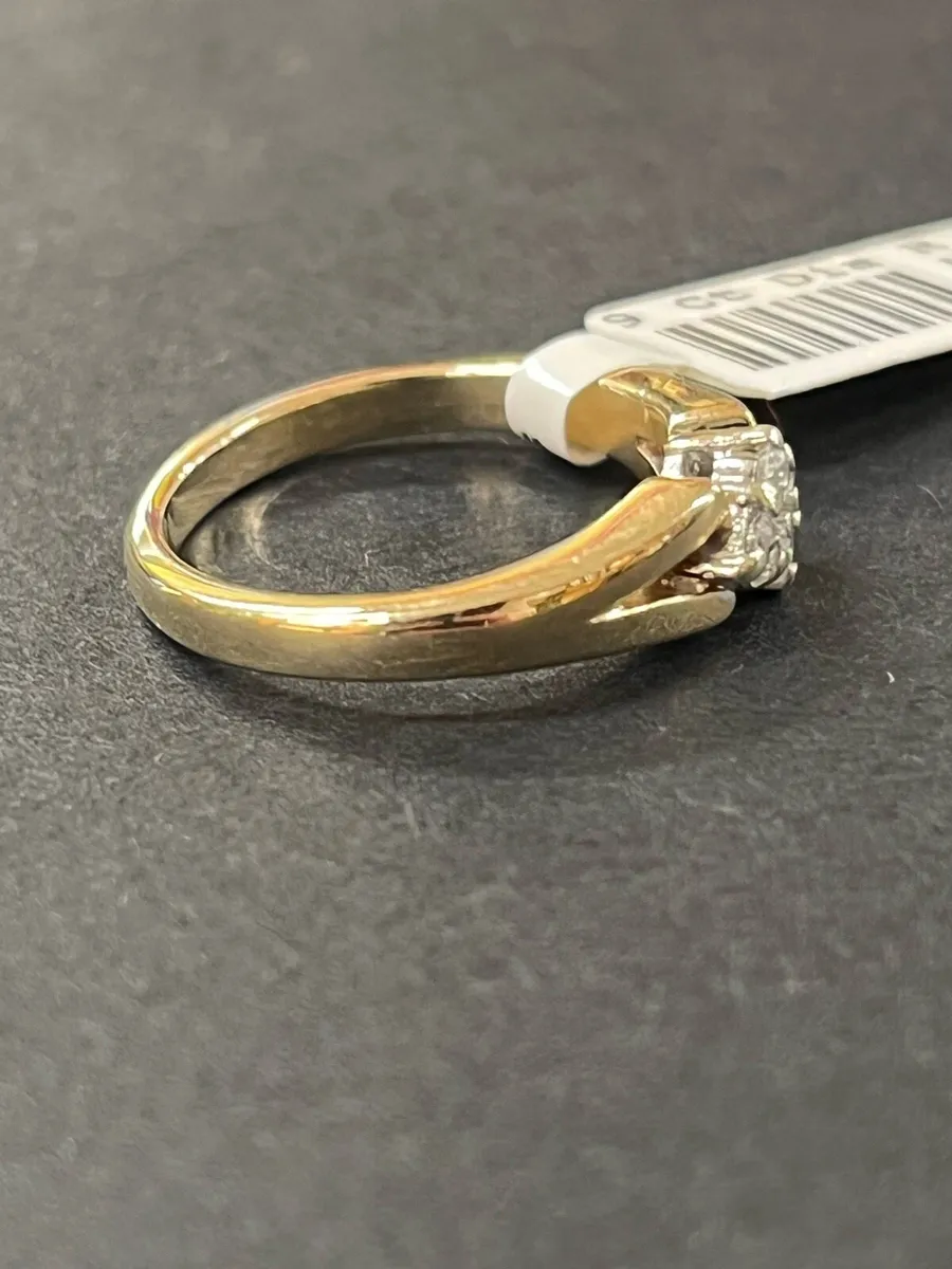 9k gold diamond ring. - Image 3