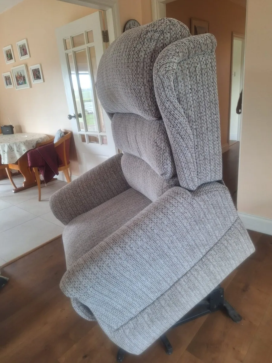 Electric rise and recline mobility chair - Image 3