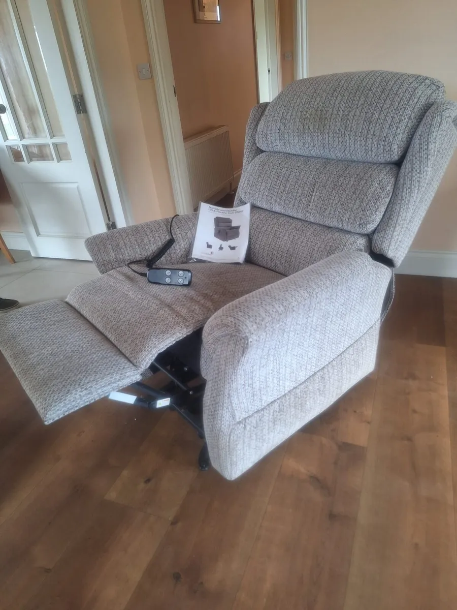Electric rise and recline mobility chair - Image 1