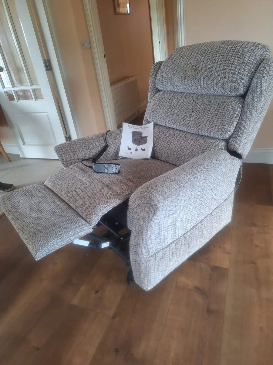 Electric rise and recline mobility chair - Image 2