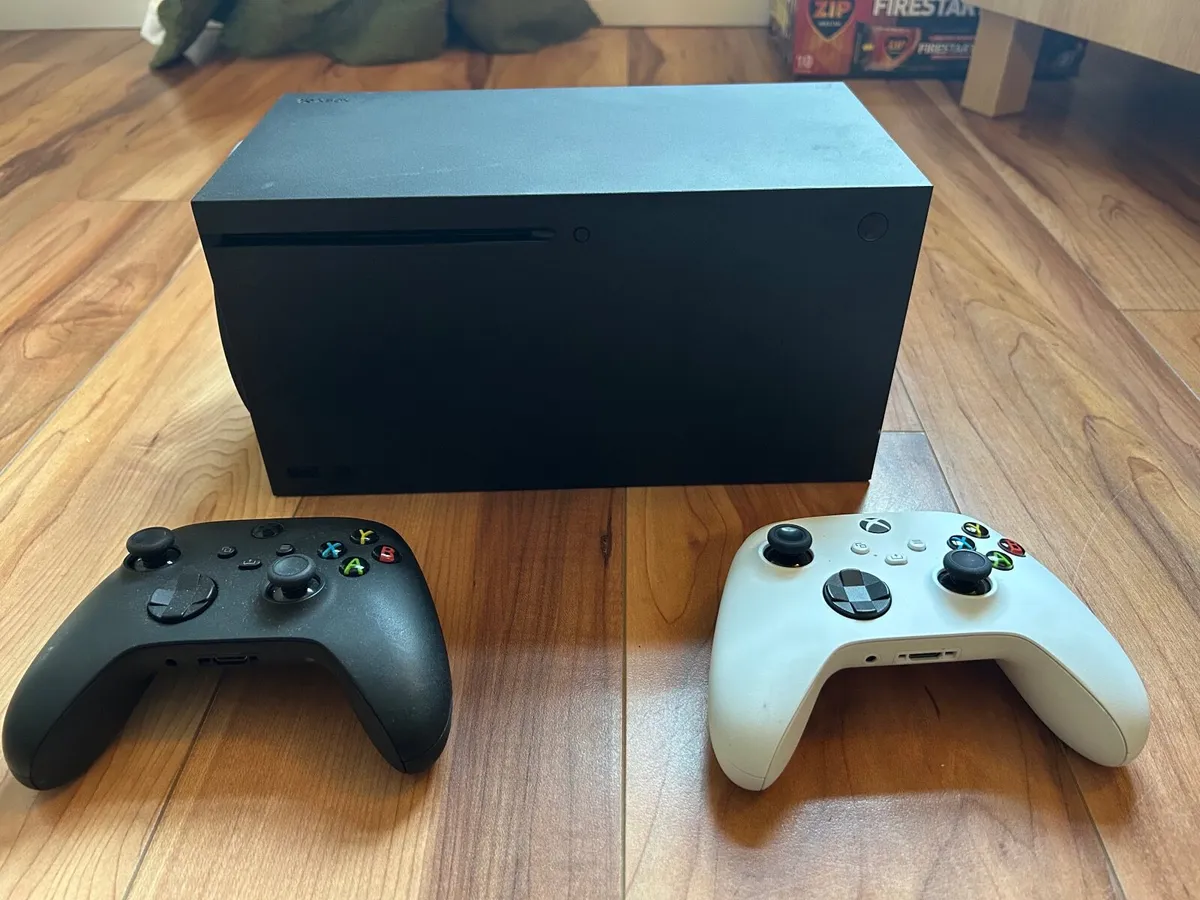 Xbox series X bundle - Image 1