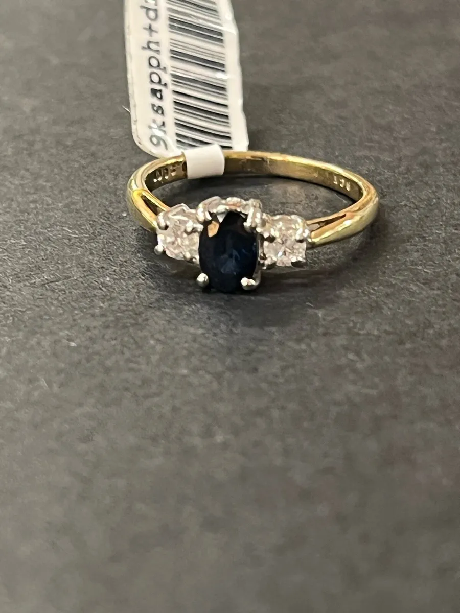 9k gold ring with sapphire and diamonds. - Image 2