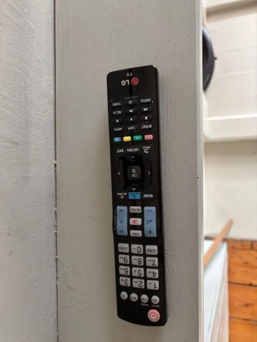 42" LED TV - LG - Image 3