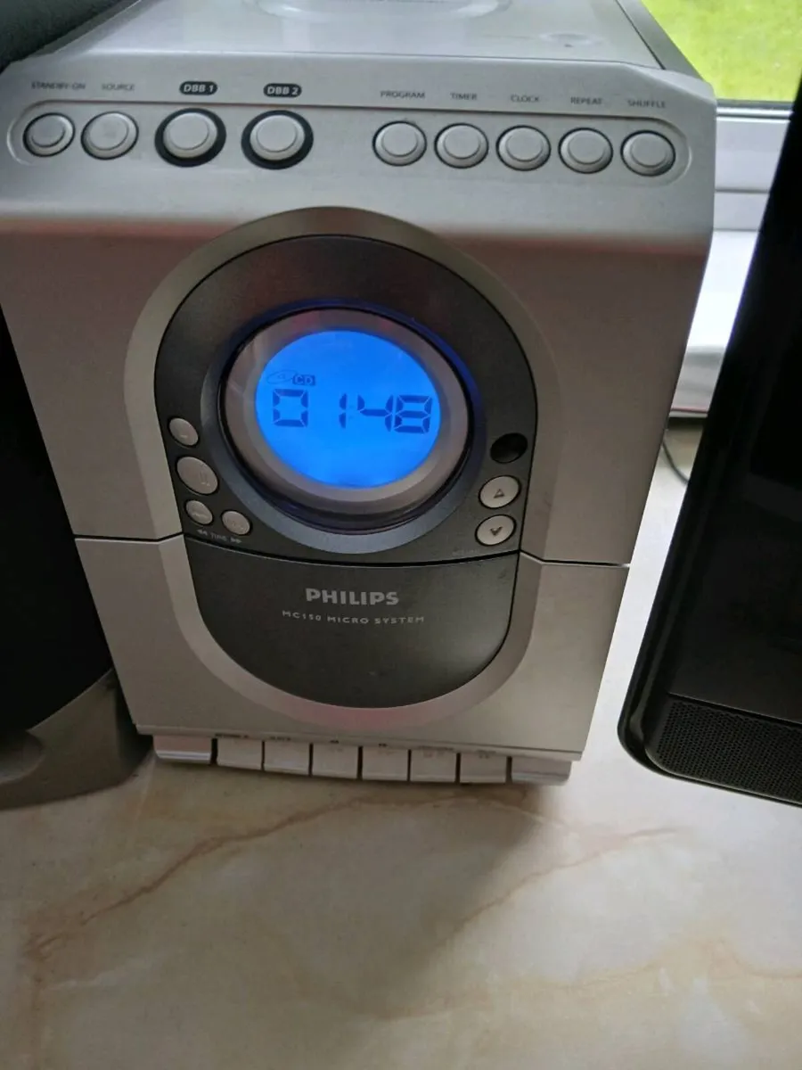 Philips hi fi system with remote control. - Image 1