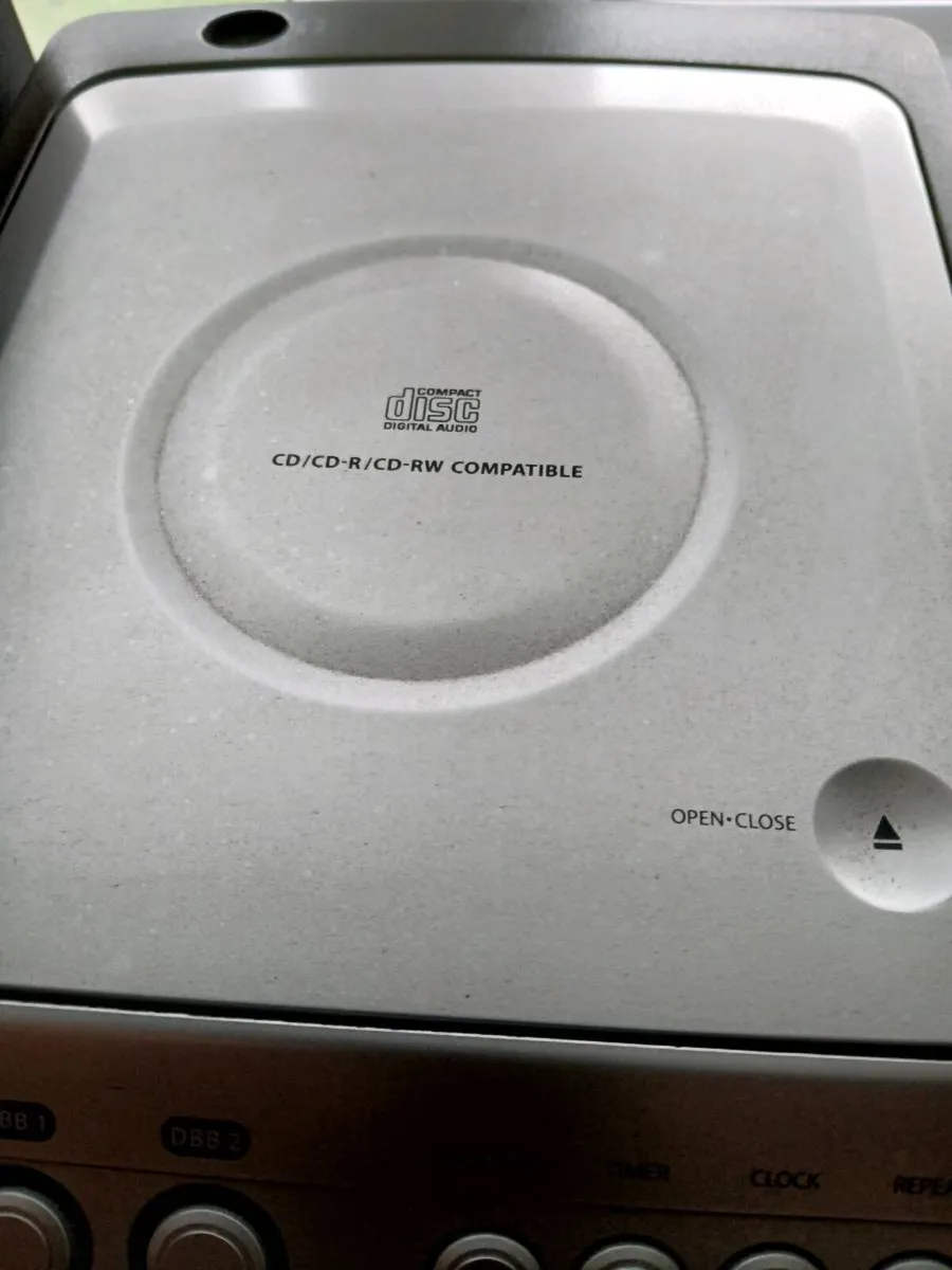 Philips hi fi system with remote control. - Image 3