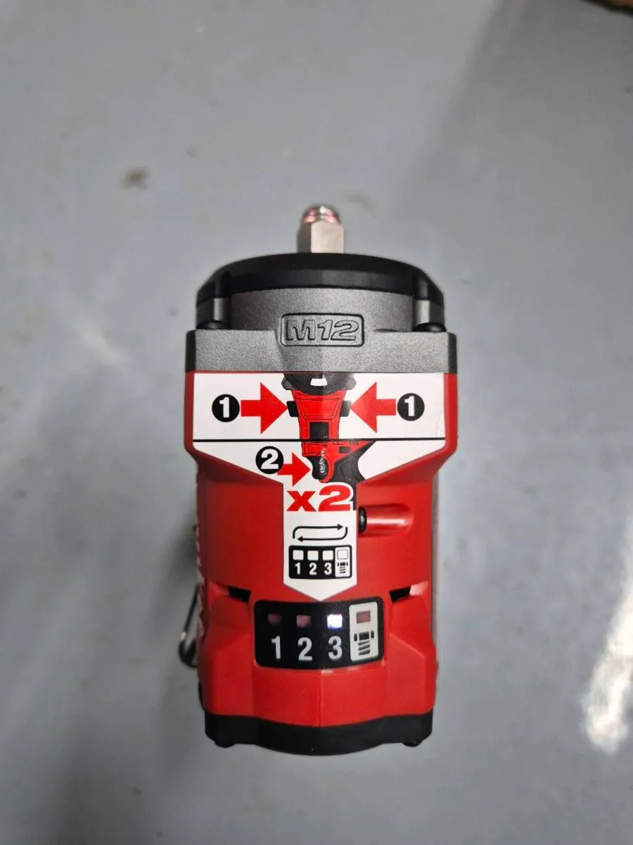 Milwaukee M12 Fuel 3/8' Stubby Impact Wrench Body - Image 3