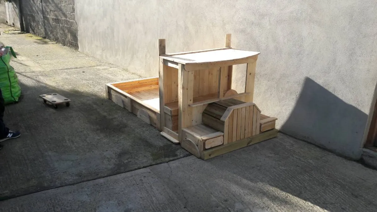 Handmade sandpit truck - Image 2