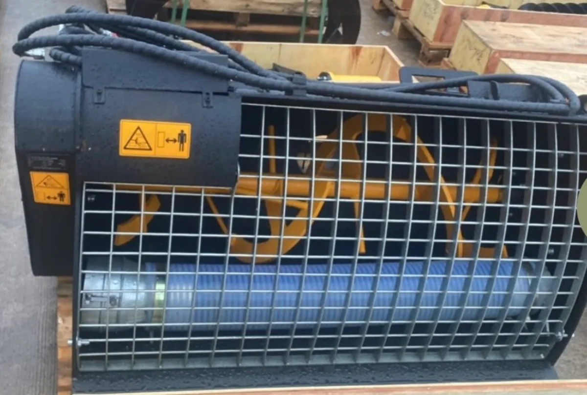 Concrete mixing bucket - Image 1