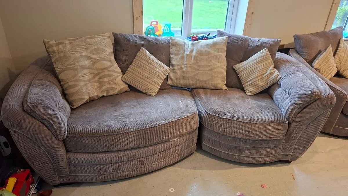 Couch & swivel chair - Image 1