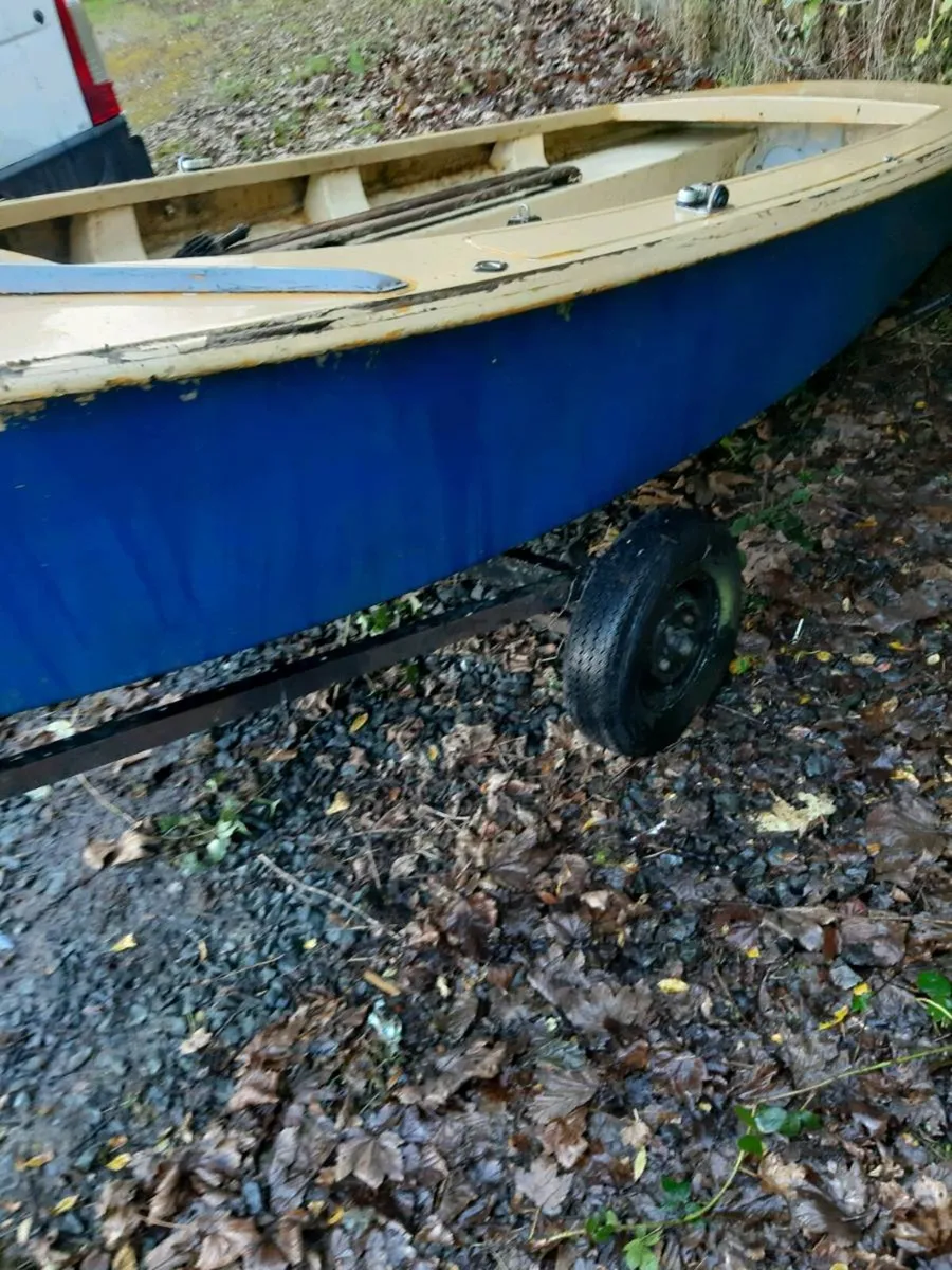 Small boat. - Image 3