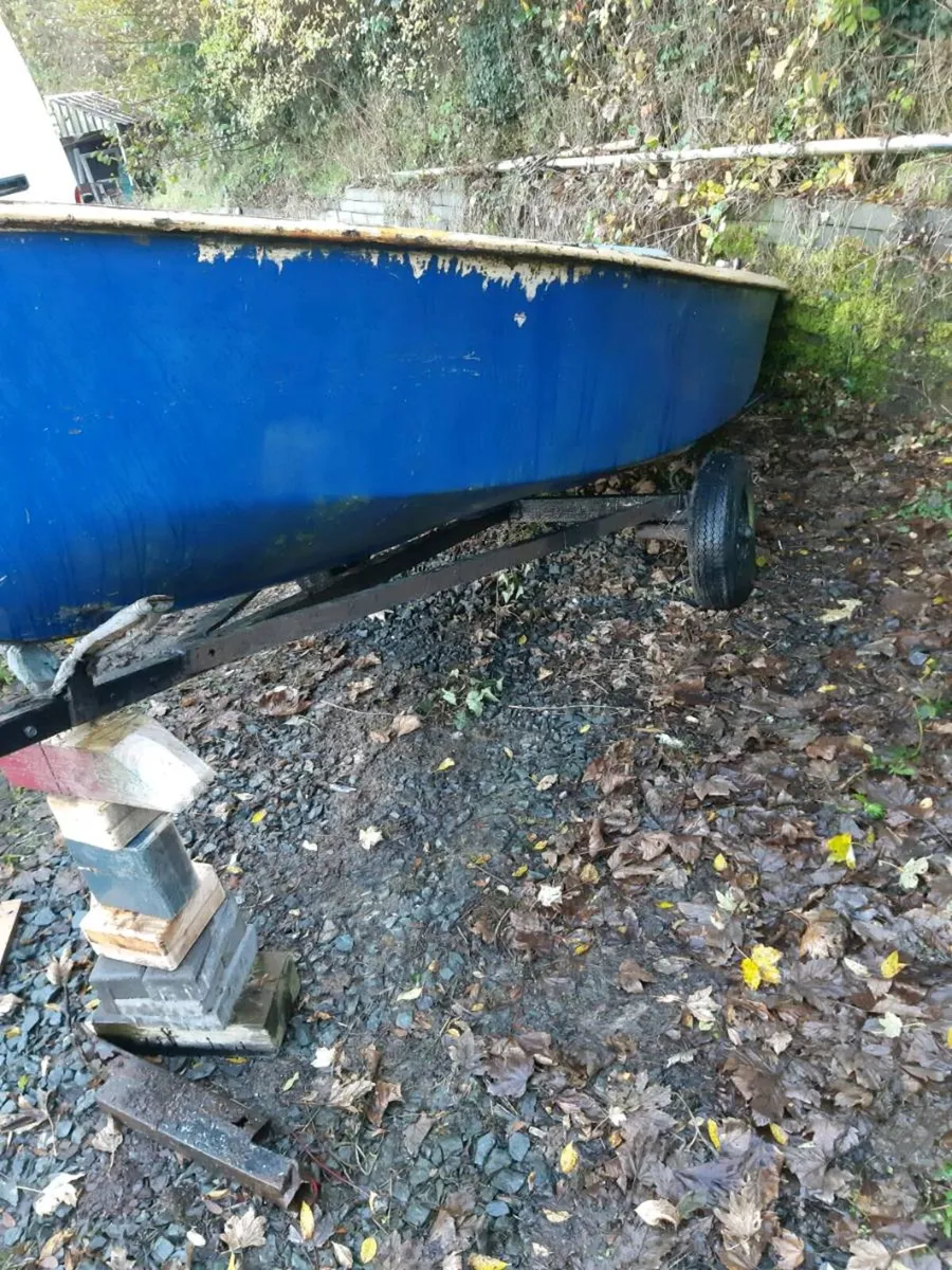 Small boat. - Image 4