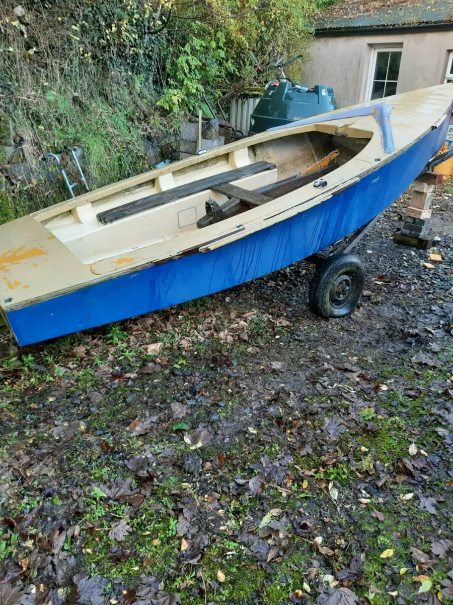 Small boat. And trailer. - Image 1