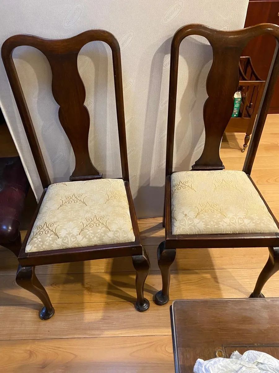 Dining table and chairs - Image 3