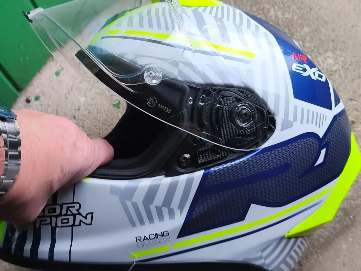 motorcycle helmet - Image 1