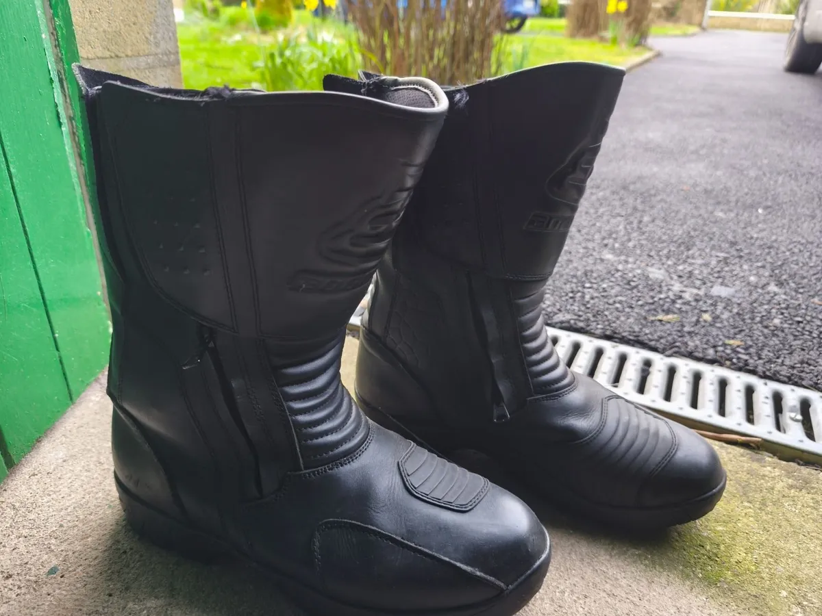 motorcycle helmet - Image 2