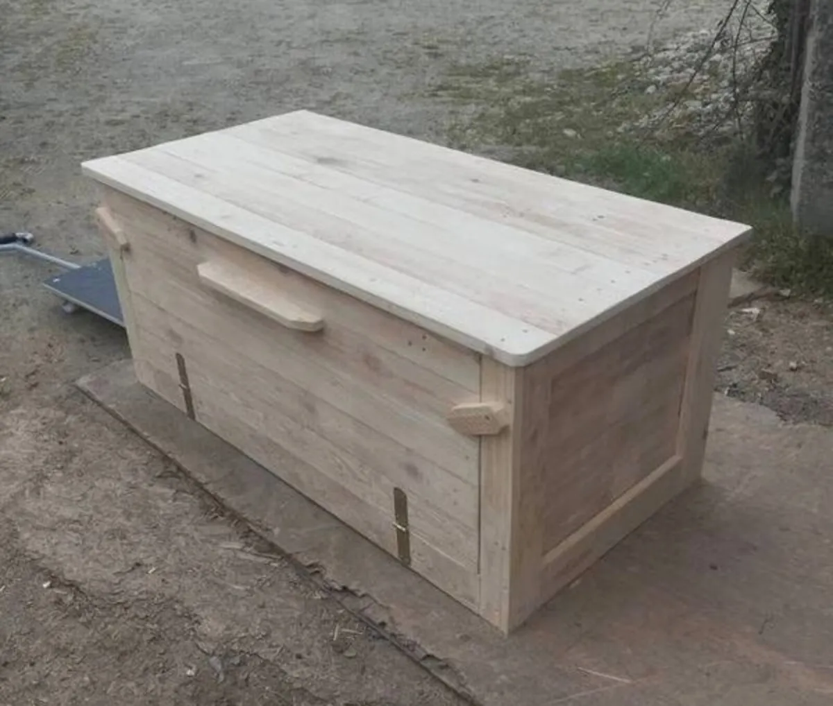 Handmade rustic blanket box - Image 4