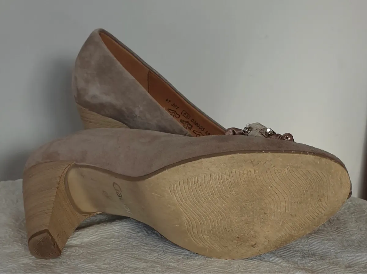 Gabor Sacchetto Beige Shoes w/Floral Detail - Image 3