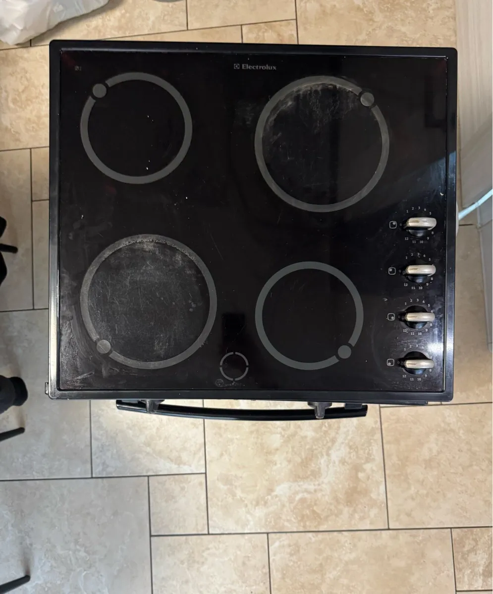 Electrolux hob and oven set - Image 2