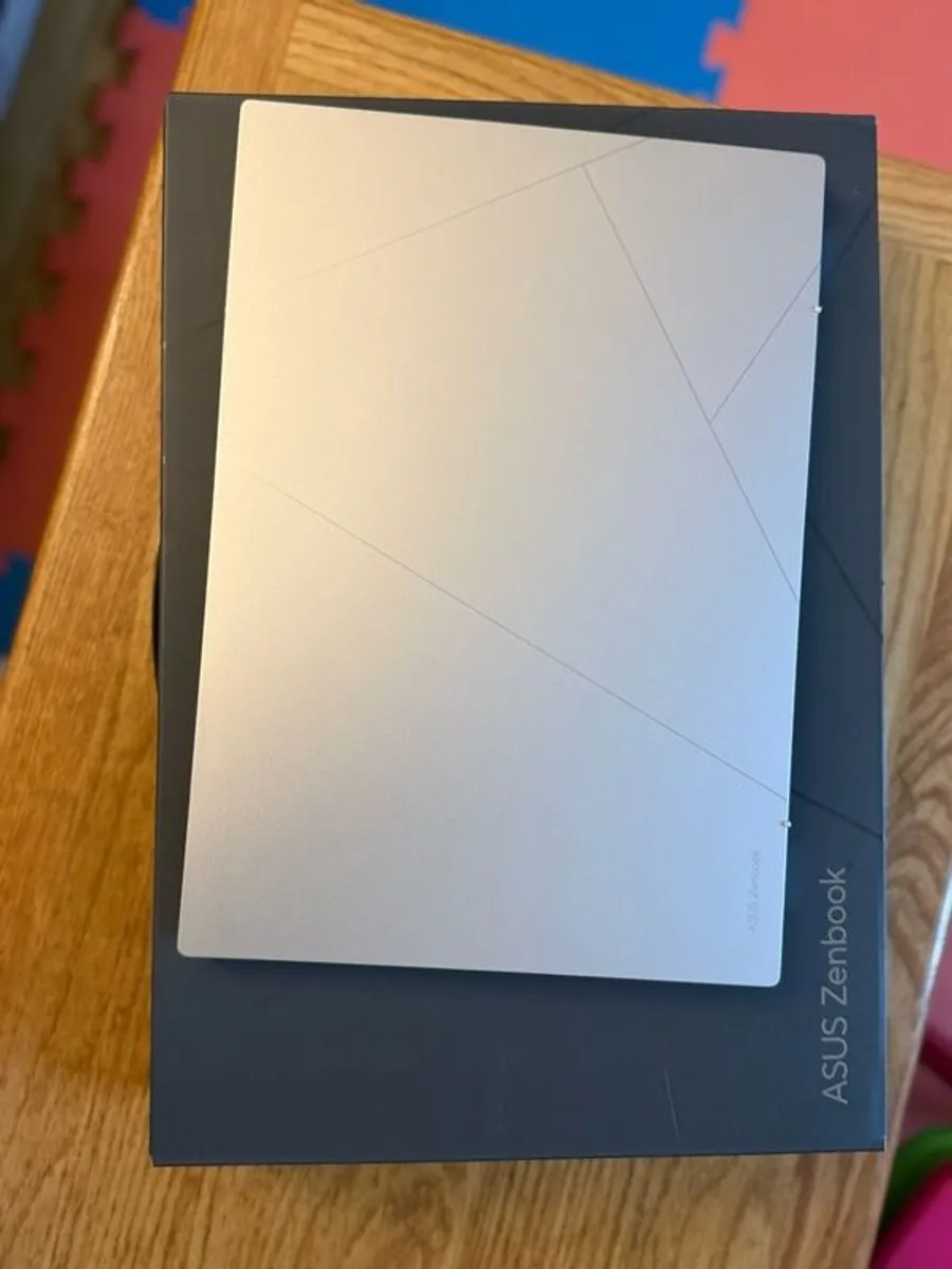 Asus Zenbook 14" Laptop like new - Image 4