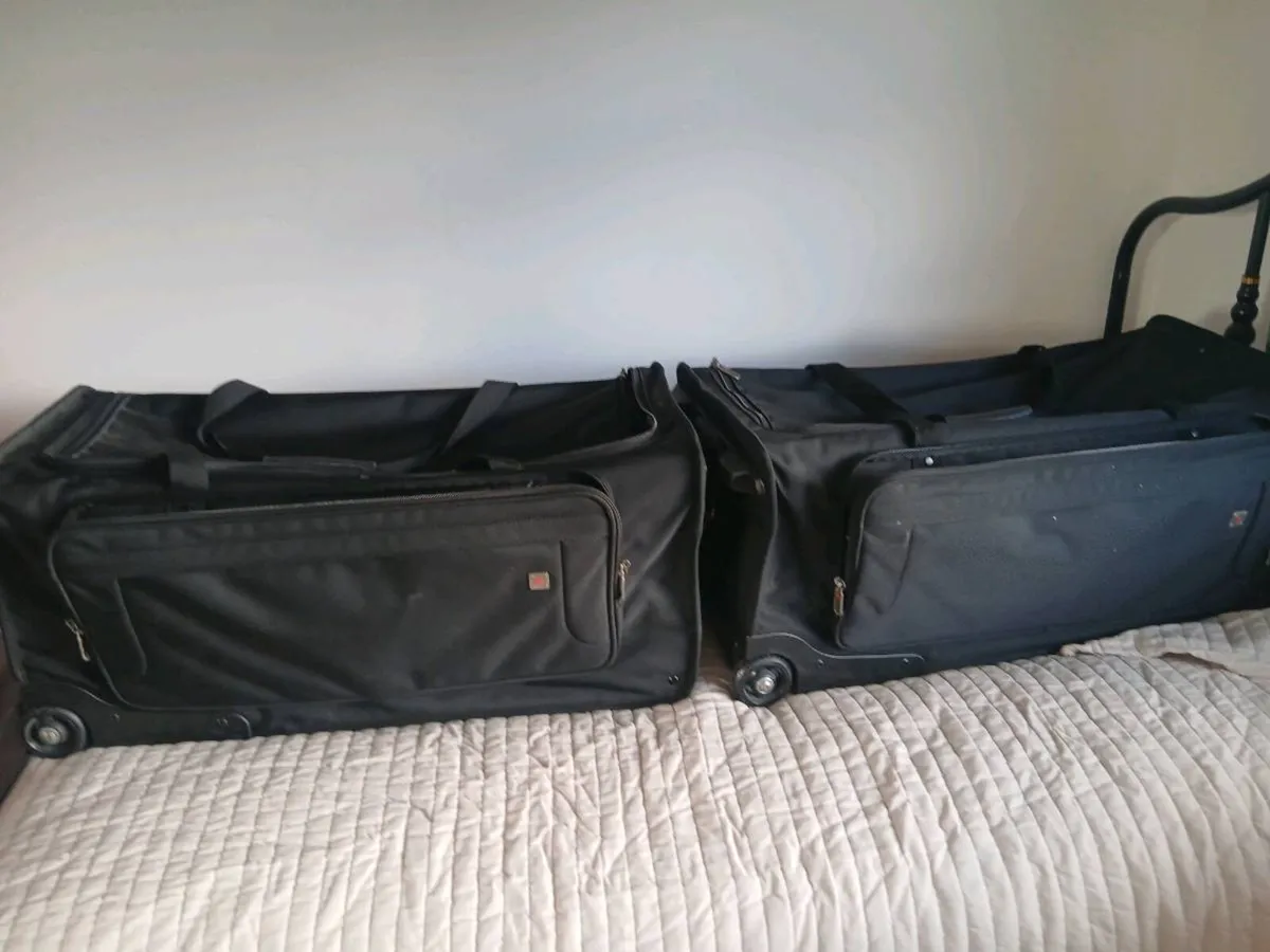Victorinox suitcases - Image 1