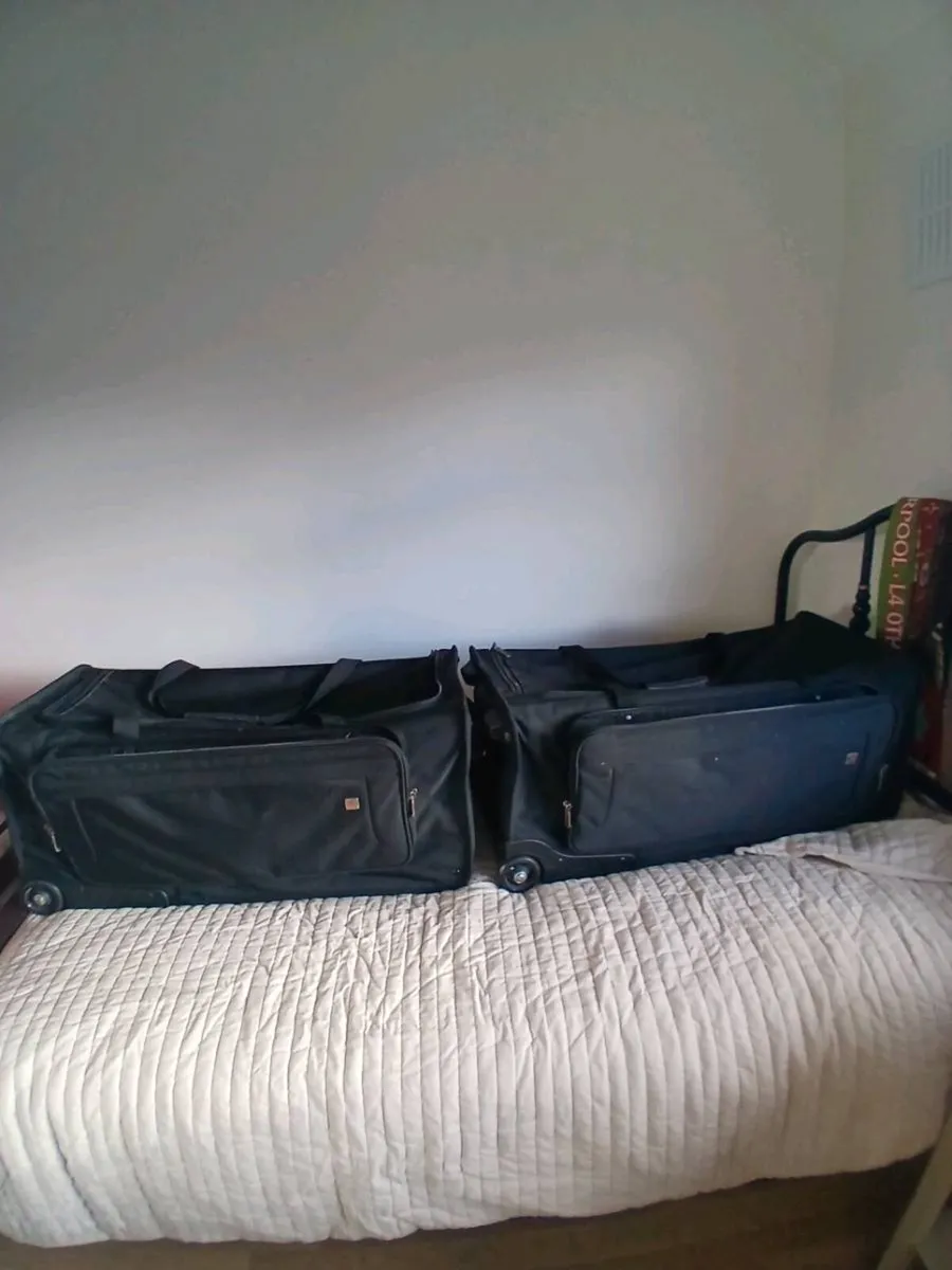 Victorinox suitcases - Image 2
