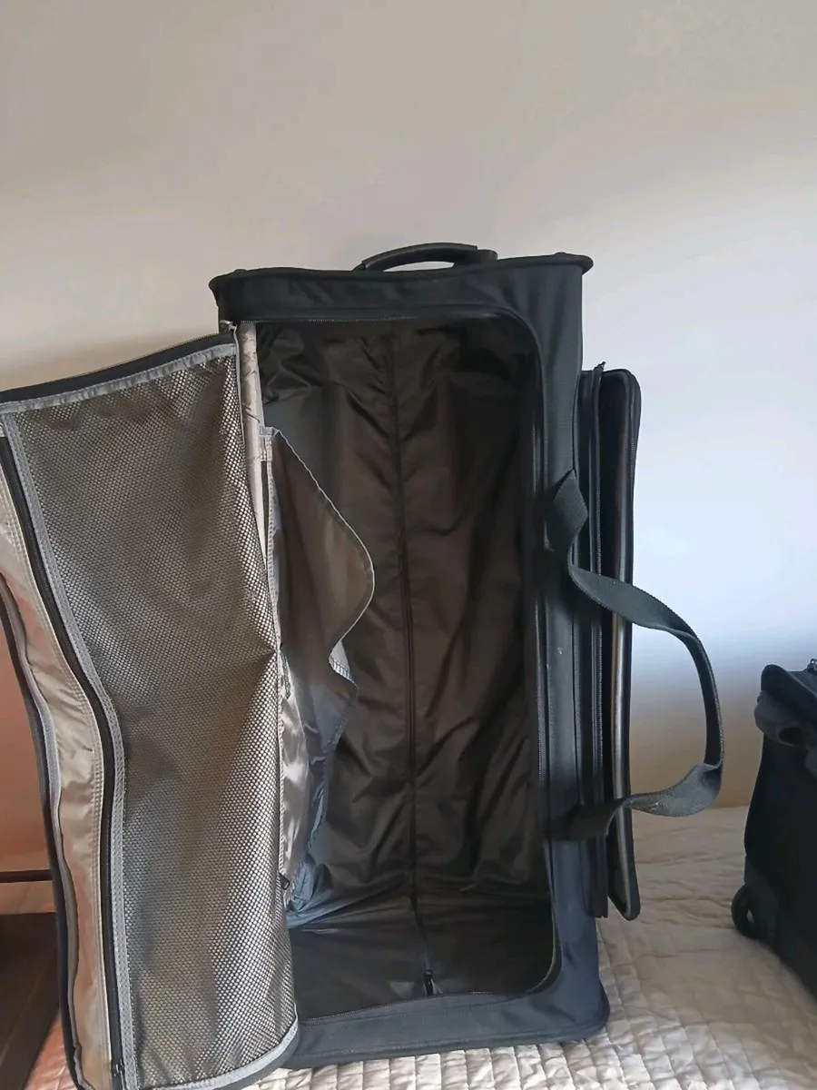 Victorinox suitcases - Image 3