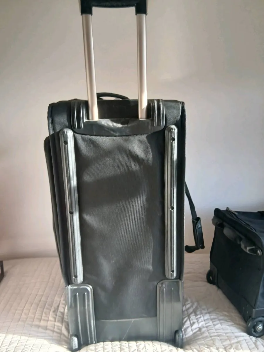 Victorinox suitcases - Image 4