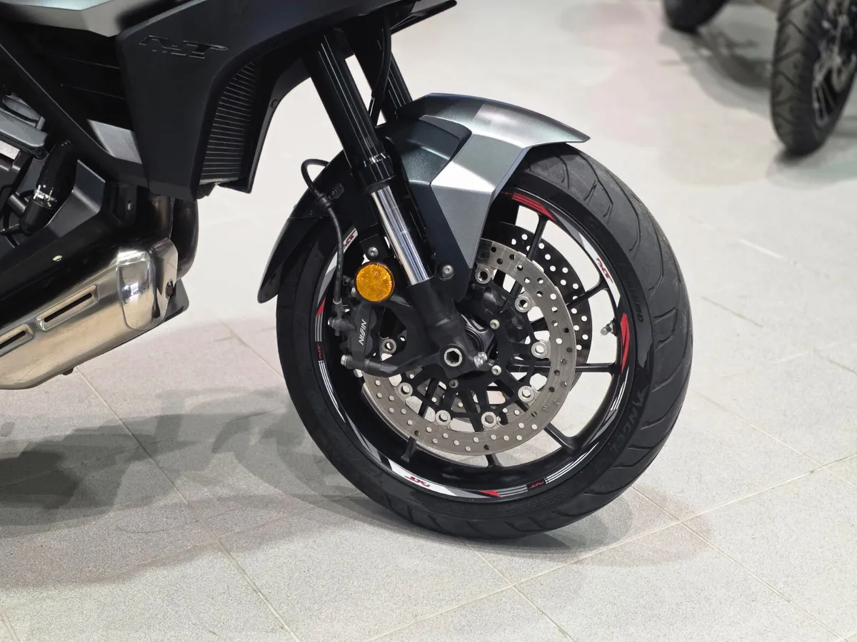 Honda NT1100 Manual - Image 3