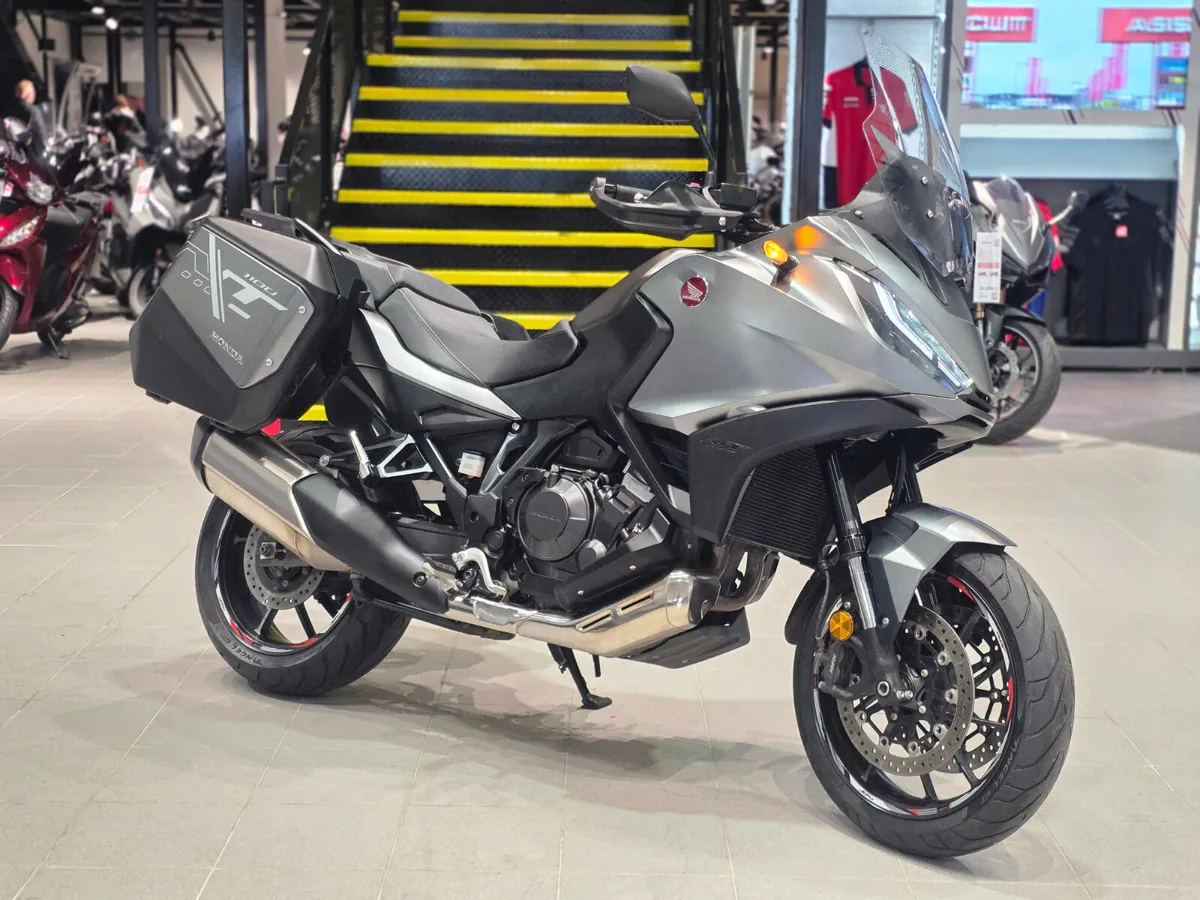 Honda NT1100 Manual - Image 1