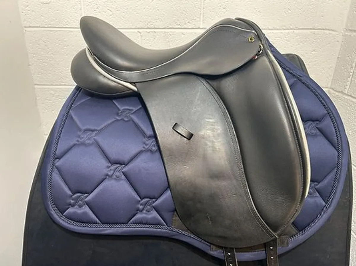 Goodwin Dressage Medium 17.5" Black Saddle - Image 2