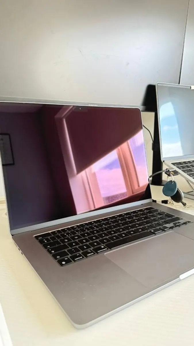 Apple MacBook Air 15 M2 8GB 256GB unused boxed warranty 2027 - Image 1