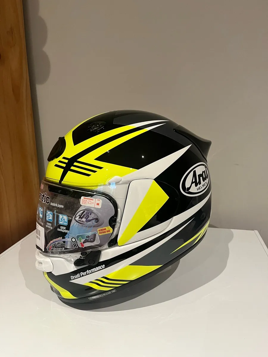 BRAND NEW ARAI QUANTIC HELMET - Image 1